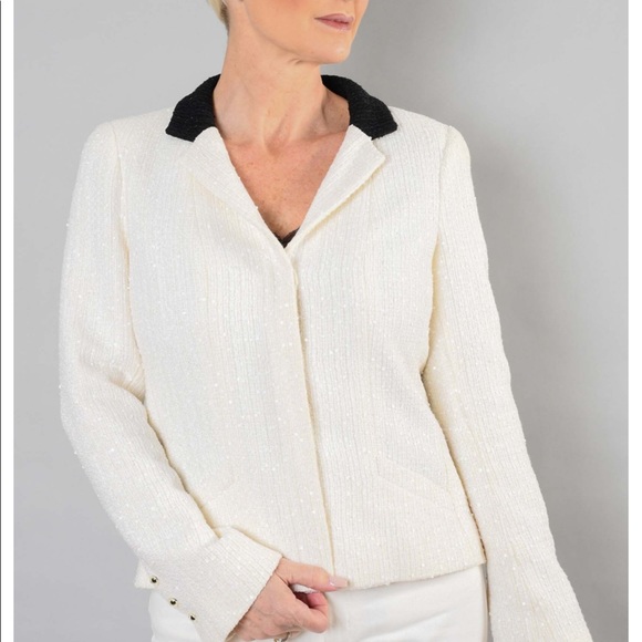 🔥sold🔥Authentic Chanel white sequin blazer-size 38 (med)* - Picture 4 of 16